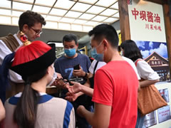 [人民日报]中坝酱坊亮相成都宽窄巷子 为川菜全球化加点料